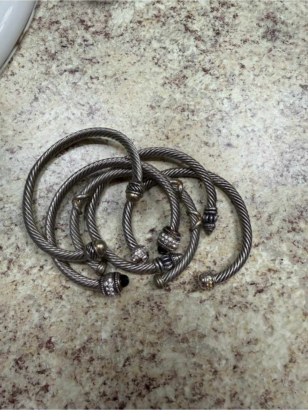 Set of cable bracelets (5)